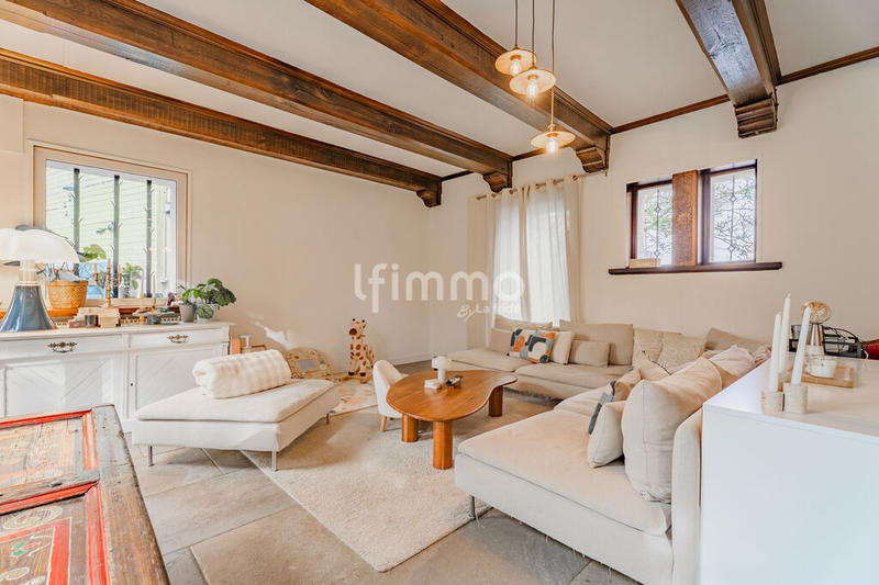 Maison - 225 m² - 7 pièces