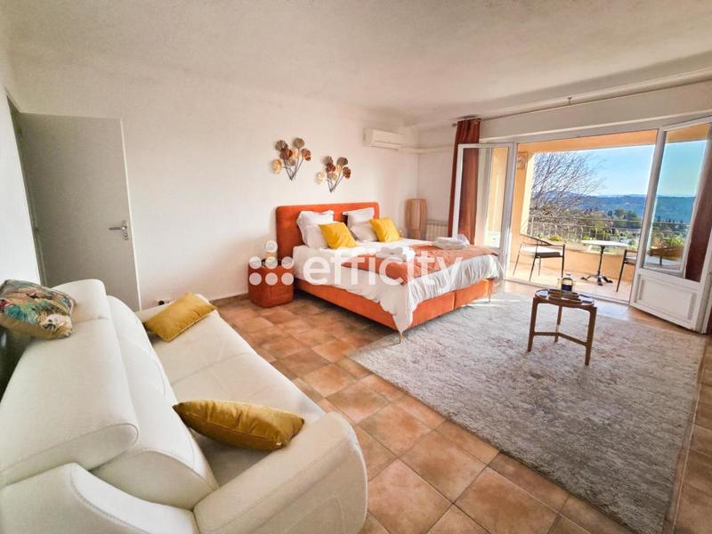 Maison - 235 m² - 6 pièces