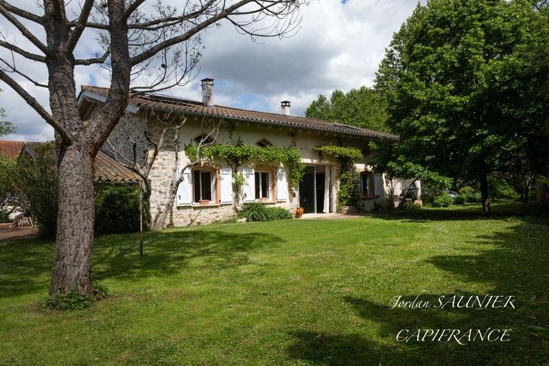 Maison traditionnelle - 317 m² - 9 pièces