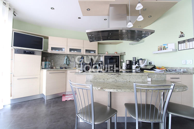 Maison - 195 m² - 7 pièces