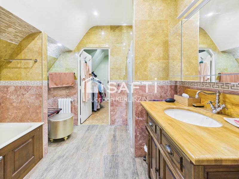 Maison - 380 m² - 13 pièces