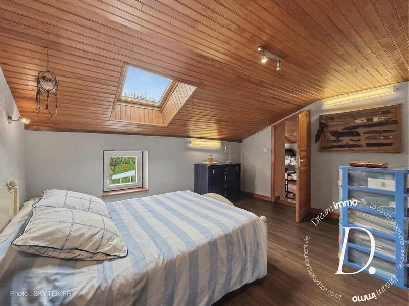 Maison - 280 m² - 6 pièces