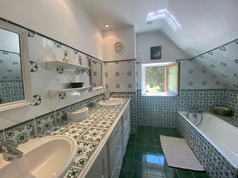 Maison - 216 m² - 7 pièces