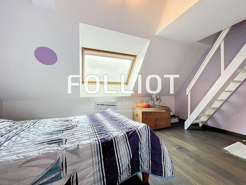 Maison - 215 m² - 10 pièces