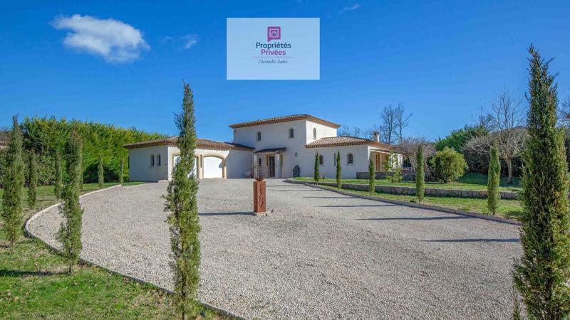 Maison - 250 m² - 7 pièces