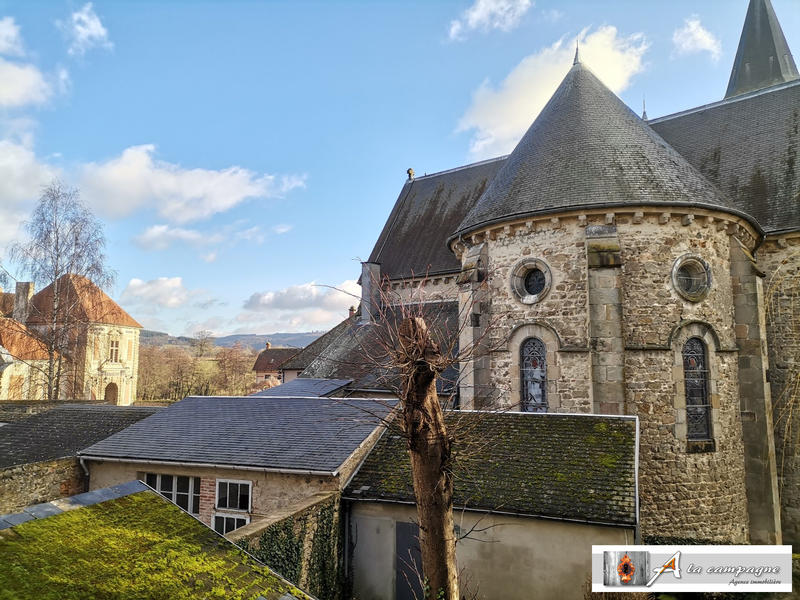 Maison traditionnelle - 283 m² - 17 pièces