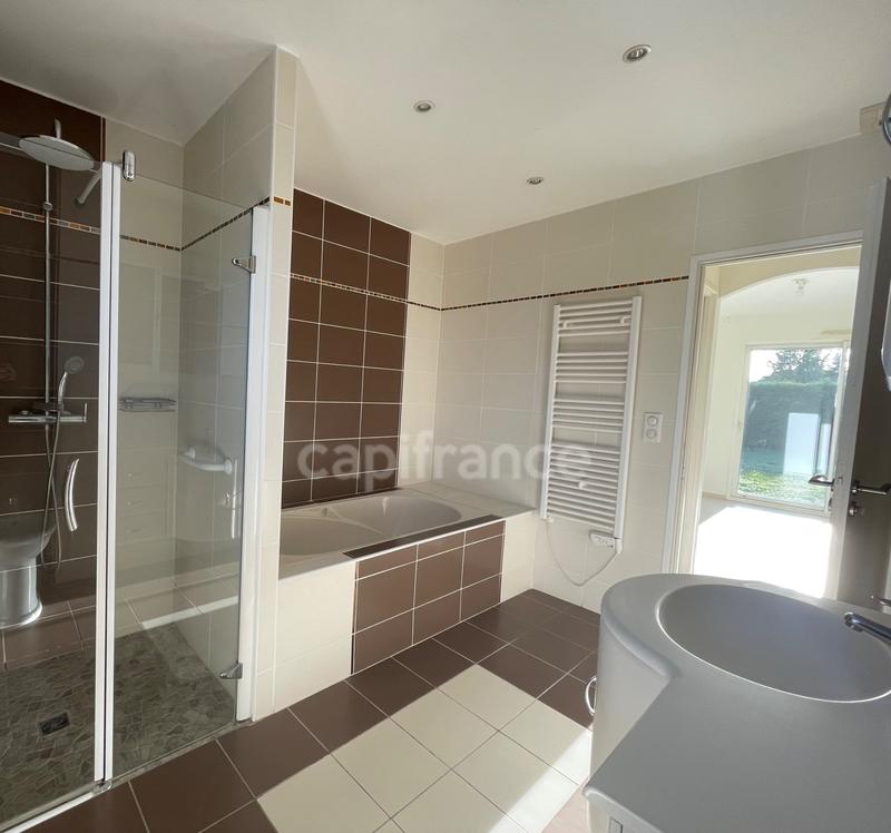 Maison - 182 m² - 6 pièces