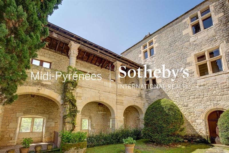 Château - 470 m² - 12 pièces