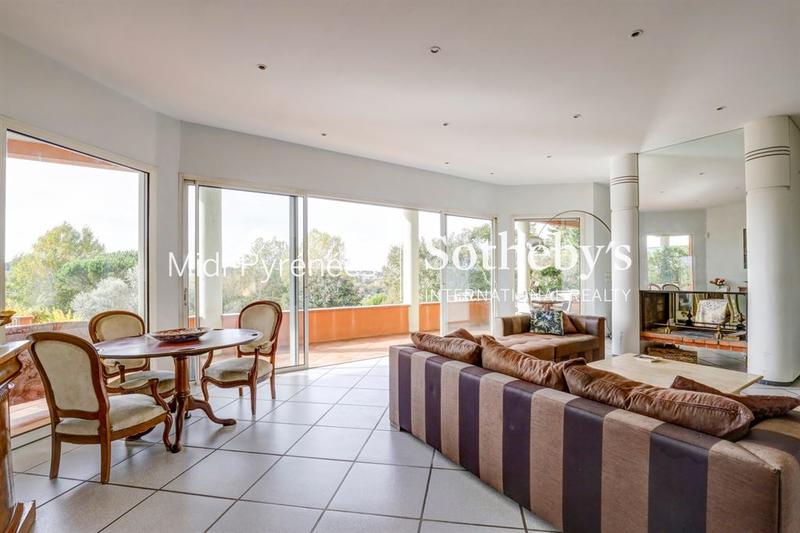 Maison - 215 m² - 7 pièces