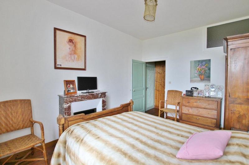 Maison - 220 m² - 10 pièces