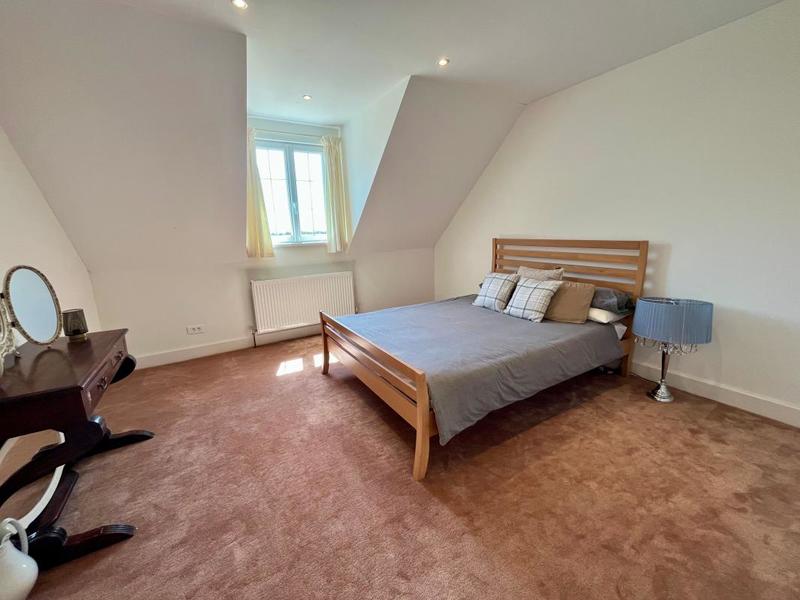 Maison - 284 m² - 8 pièces