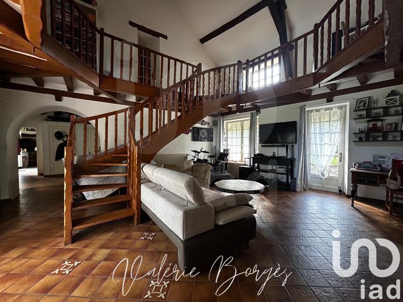 Maison - 210 m² - 7 pièces