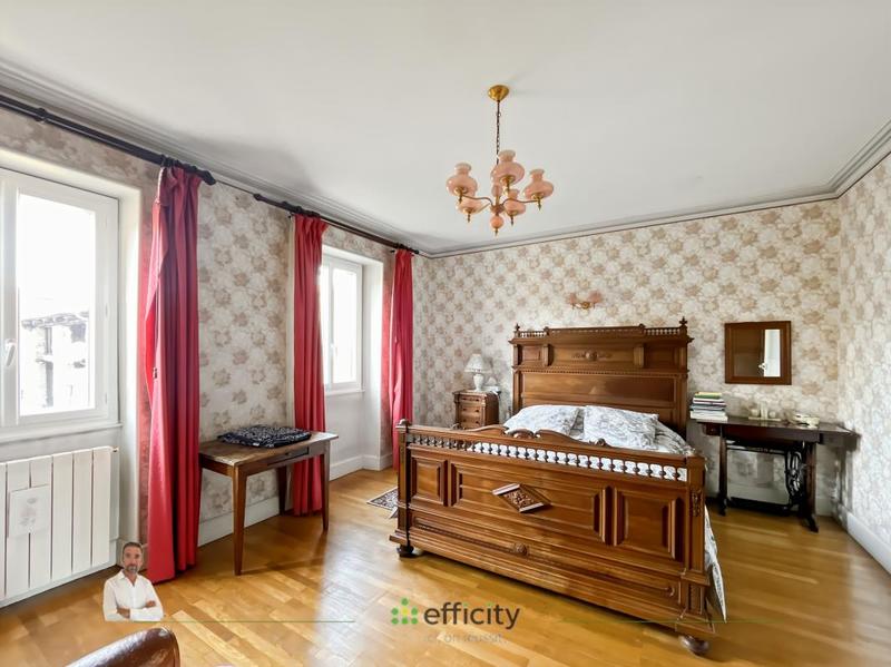 Maison - 260 m² - 9 pièces