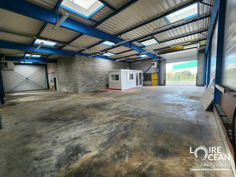 Entrepôt - 318 m²