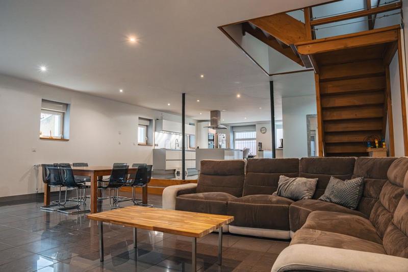 Maison - 330 m² - 9 pièces