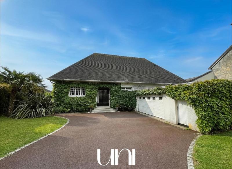 Maison - 270 m² - 8 pièces