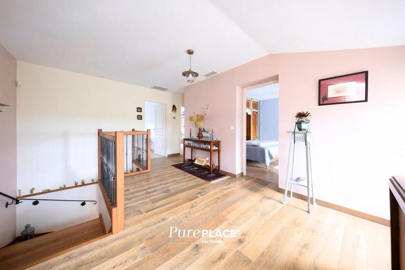 Maison - 334 m² - 8 pièces