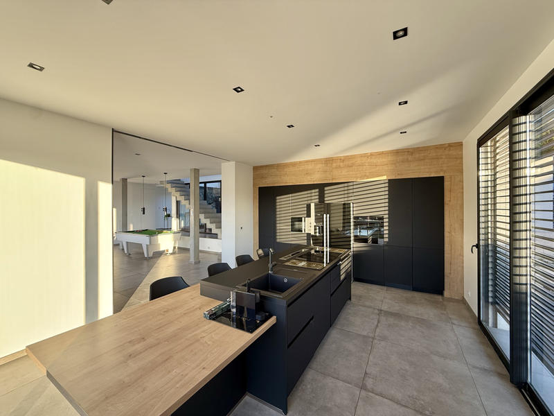 Villa - 300 m² - 9 pièces