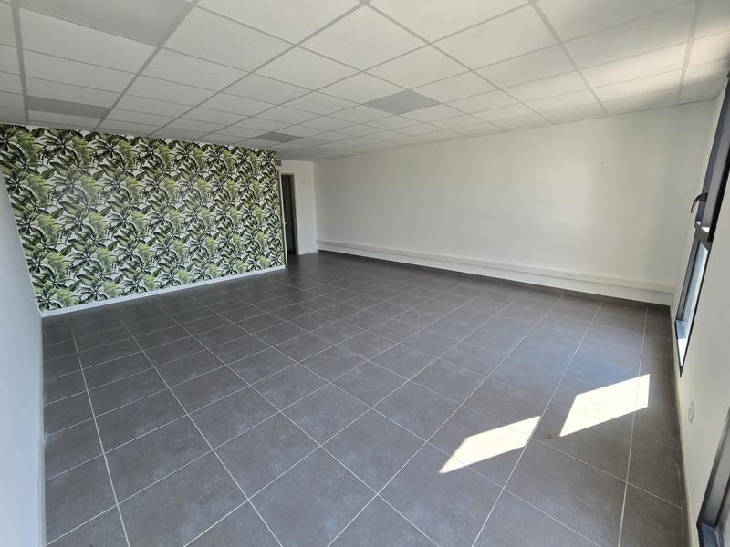 Local d'activités - 102 m²