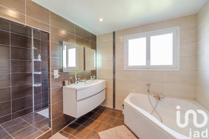 Maison - 186 m² - 7 pièces