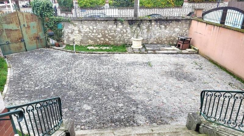 Demeure - 240 m² - 7 pièces