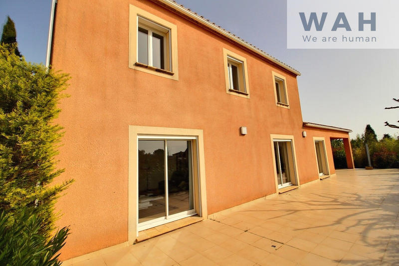 Maison - 202 m² - 6 pièces