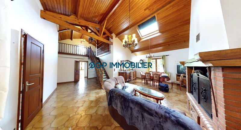 Maison - 201 m² - 6 pièces