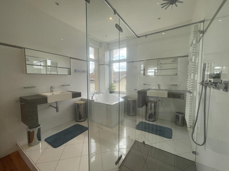 Maison - 337 m² - 10 pièces