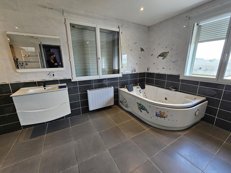 Maison - 202 m² - 8 pièces