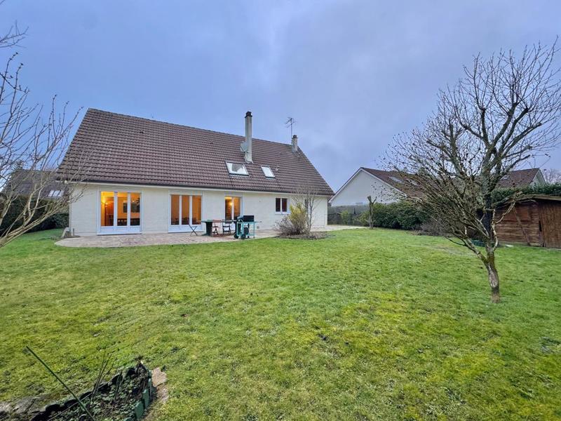 Maison - 220 m² - 6 pièces