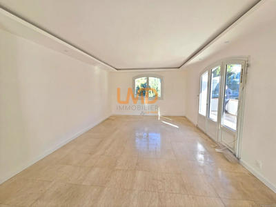 Appartement - 100 m² - 4 pièces