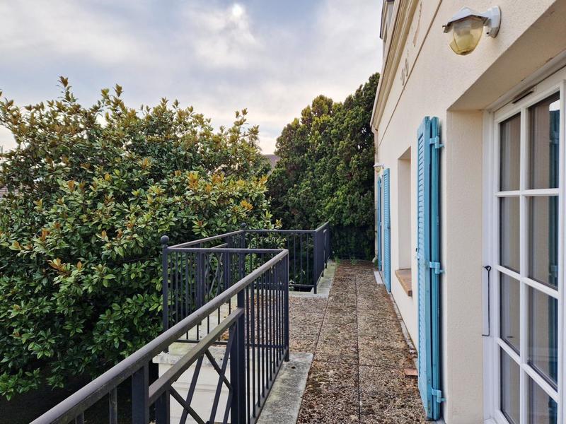 Maison - 233 m² - 10 pièces