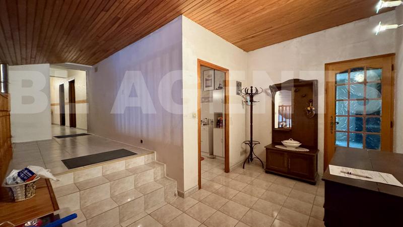 Maison - 231 m² - 7 pièces