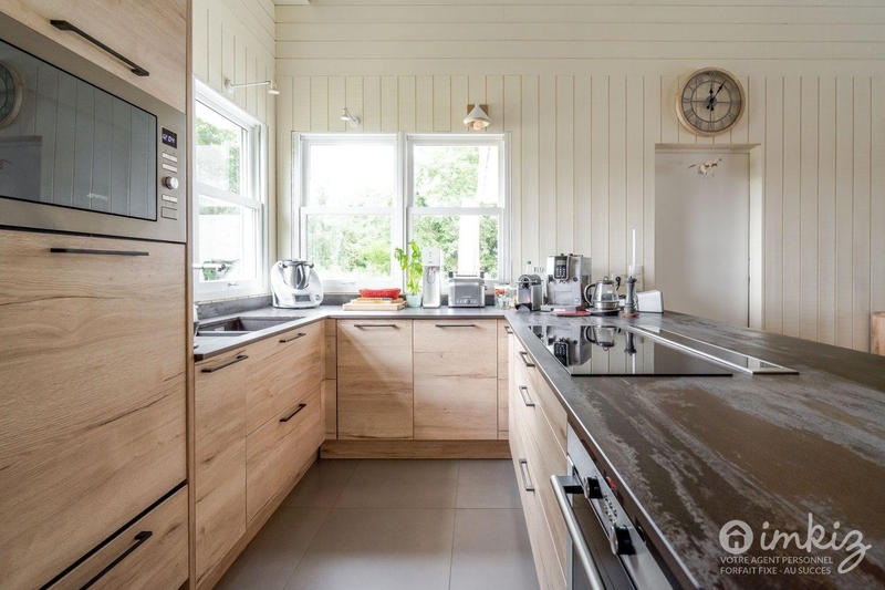 Maison - 215 m² - 9 pièces