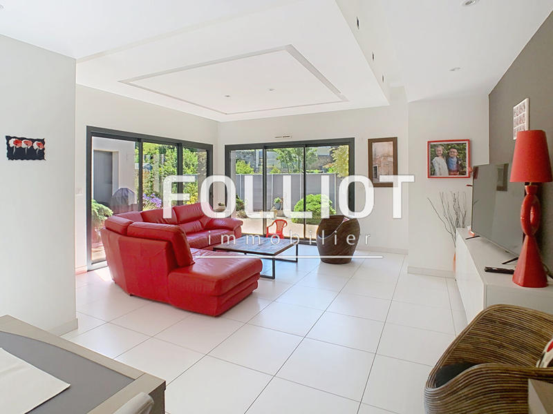 Maison - 224 m² - 8 pièces