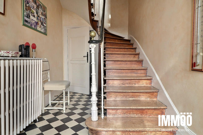 Maison - 188 m² - 9 pièces