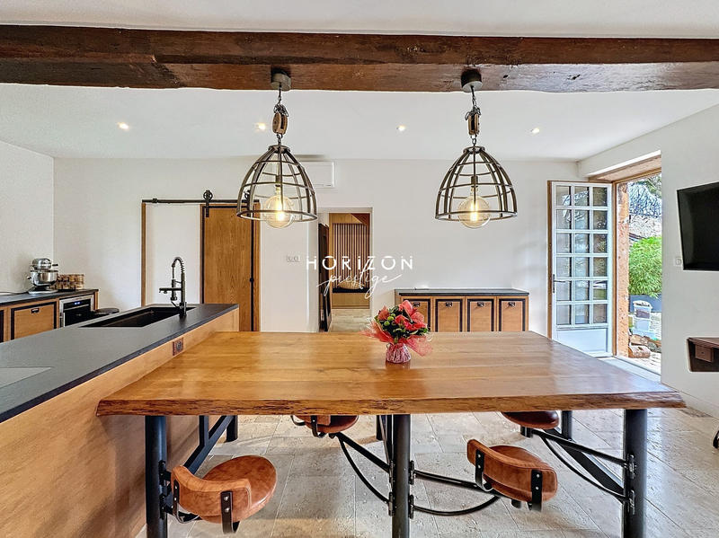 Maison ancienne - 224 m² - 7 pièces