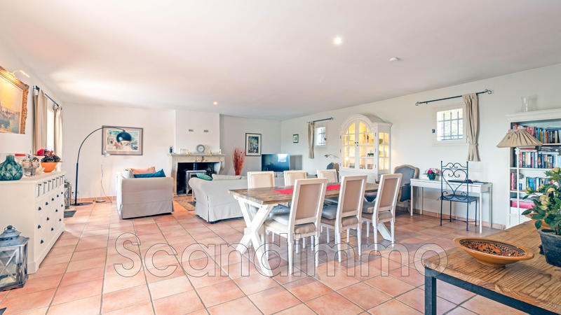 Maison - 180 m² - 5 pièces