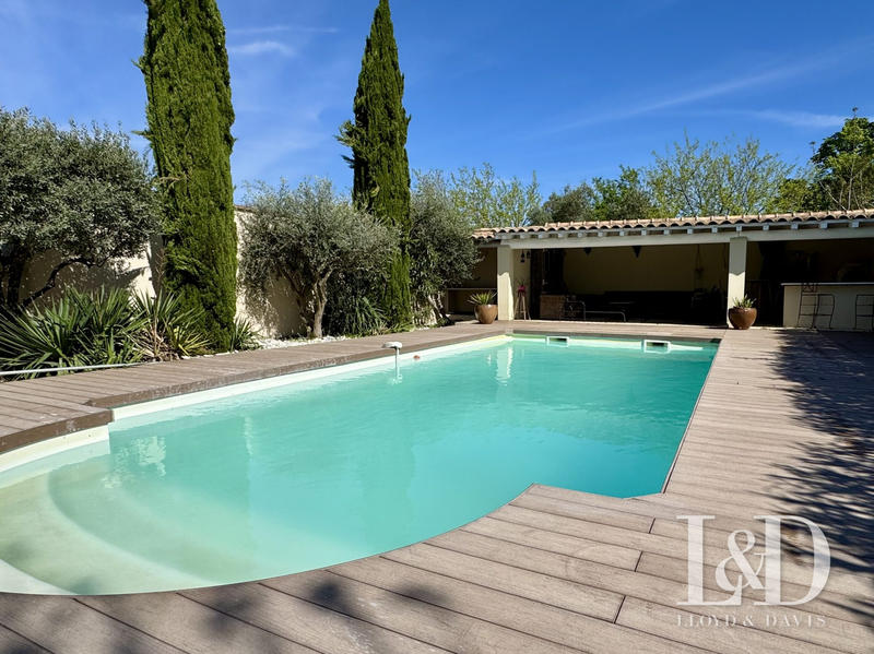 Mas - 233 m² - 8 pièces