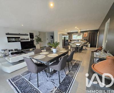 Maison - 167 m² - 7 pièces