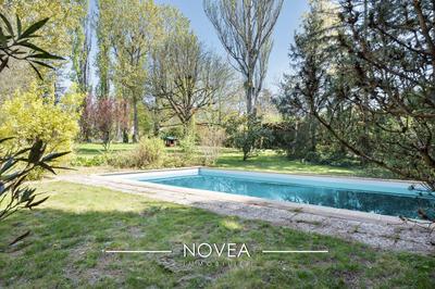 Maison - 300 m² - 11 pièces