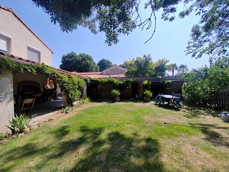 Maison - 220 m² - 9 pièces