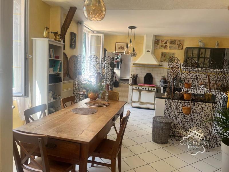 Maison de village - 216 m² - 7 pièces