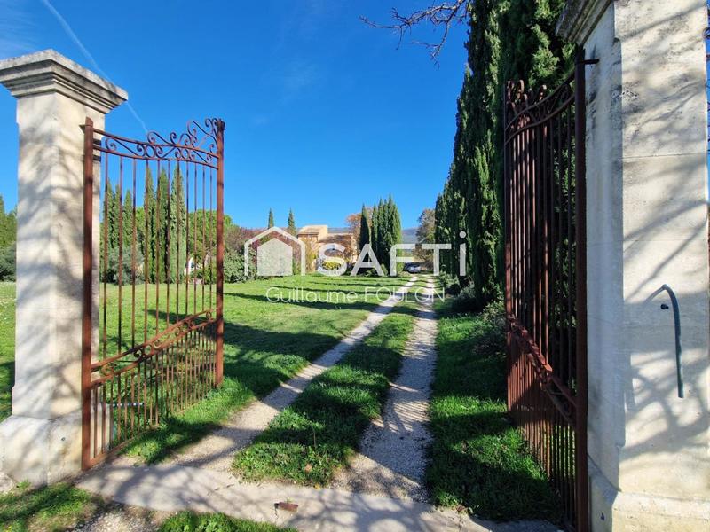 Maison - 240 m² - 10 pièces