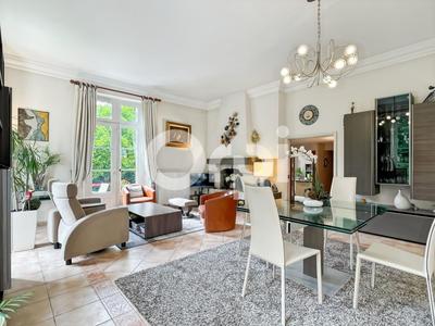 Maison - 203 m² - 7 pièces