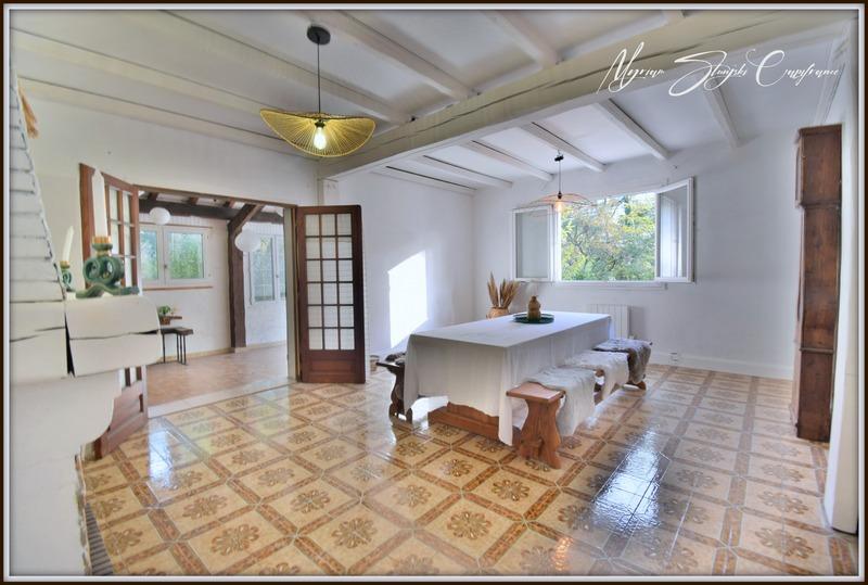 Maison - 218 m² - 8 pièces