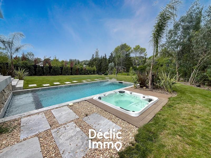 Maison - 210 m² - 5 pièces