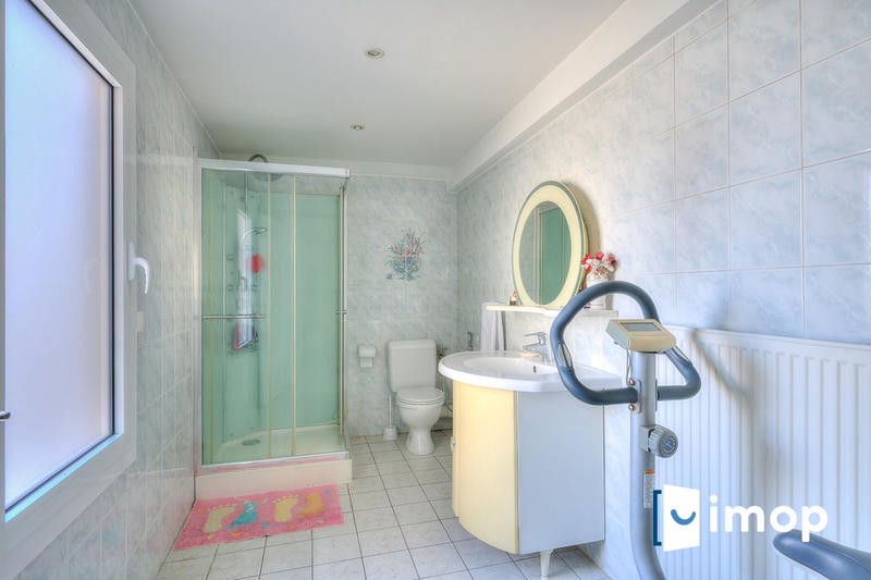 Maison - 182 m² - 8 pièces