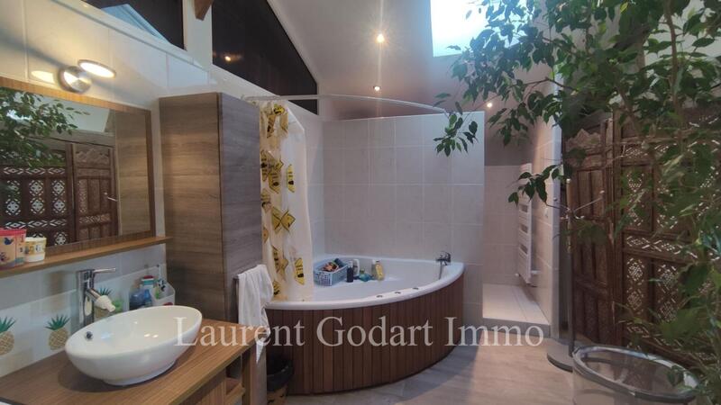 Maison - 300 m² - 9 pièces