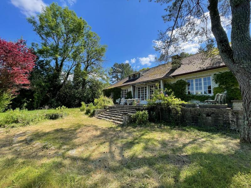 Maison traditionnelle - 185 m² - 7 pièces